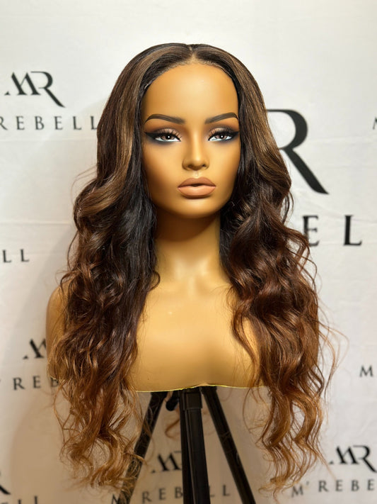 WIG CLÈO - Soft balayage with a pinch of ashblond 26" Glueless 5x5